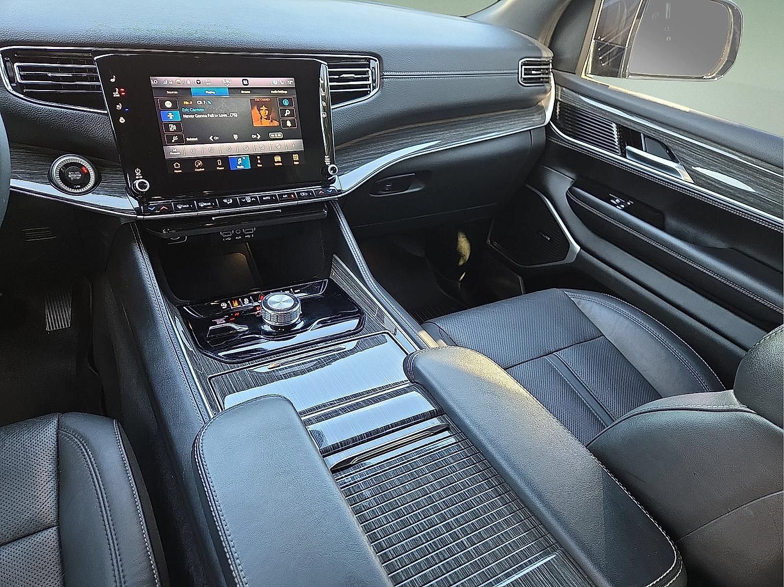Used 2022 Jeep Wagoneer Series II AWD/4WD image 13