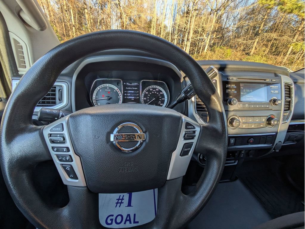 Used 2017 Nissan Titan SV image 15