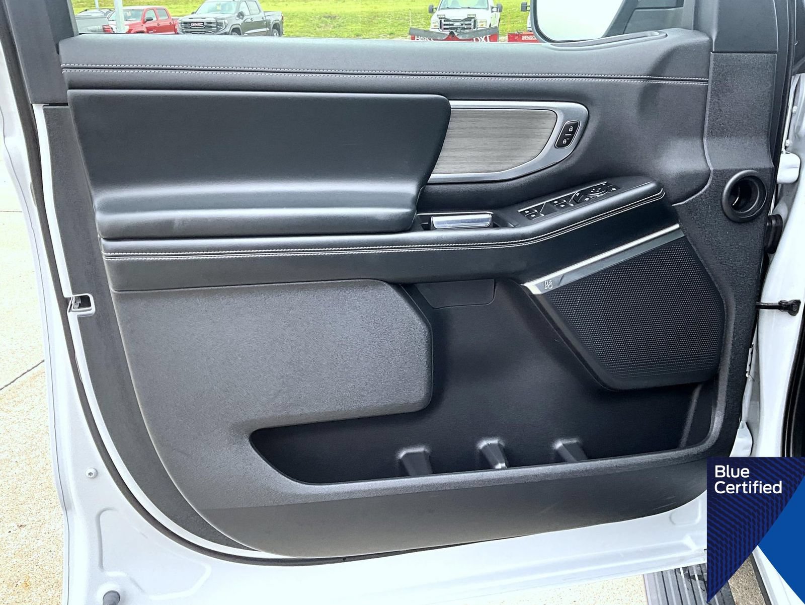 Certified 2025 Ford Expedition Platinum AWD/4WD image 9