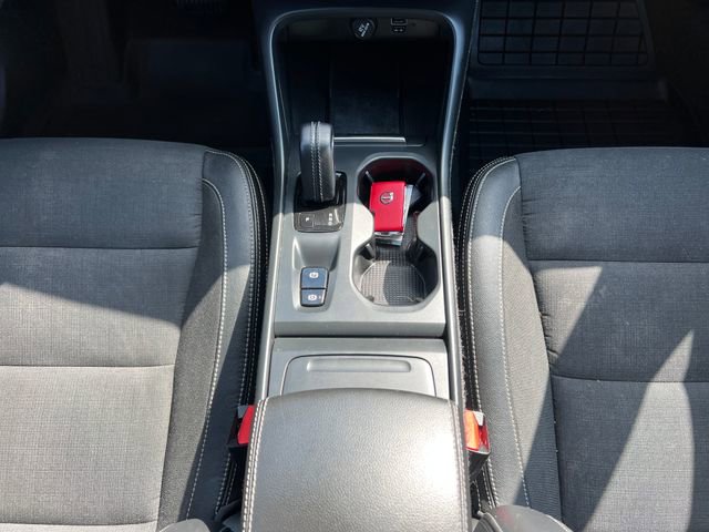 Used 2020 Volvo XC40 T5 Momentum w/ Protection Package Premier AWD/4WD image 23