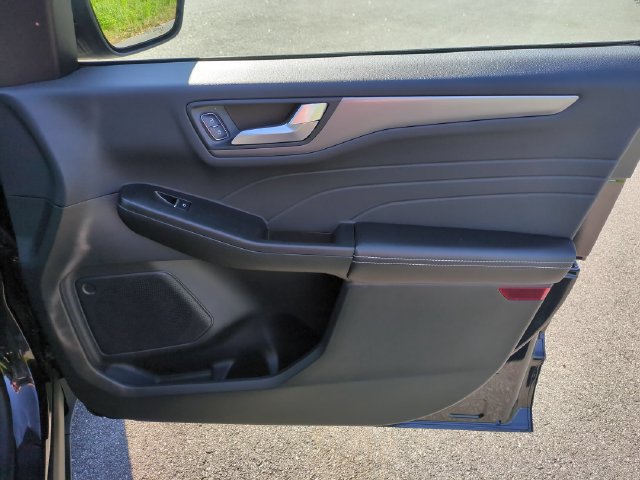 Certified 2024 Ford Escape SE FWD image 32