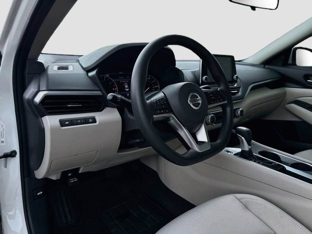 Used 2022 Nissan Altima 2.5 SV FWD image 9