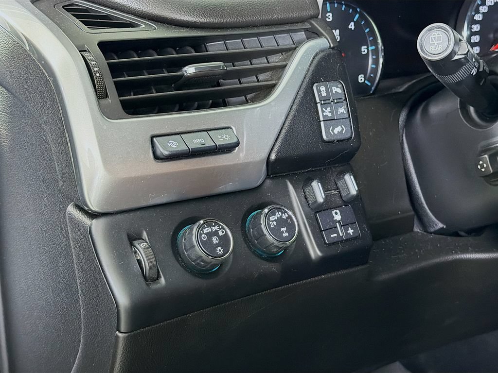 Used 2019 Chevrolet Suburban Premier w/ Premier Plus Edition AWD/4WD image 13