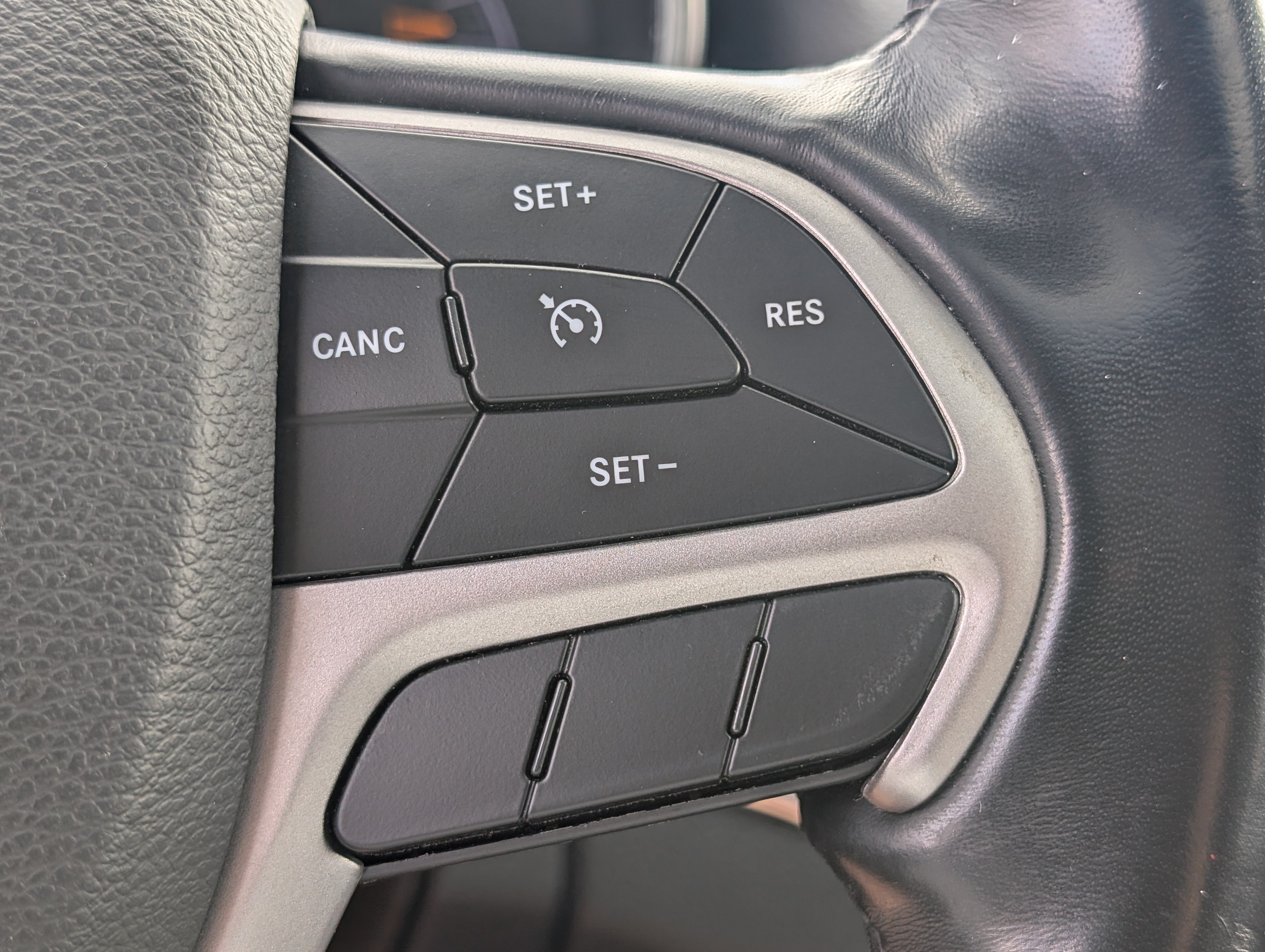 Used 2020 Jeep Grand Cherokee Limited AWD/4WD image 26
