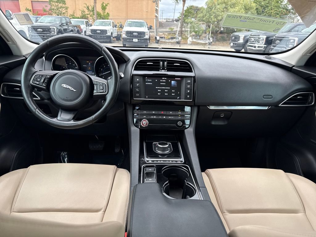 Used 2017 Jaguar F-PACE Premium image 8