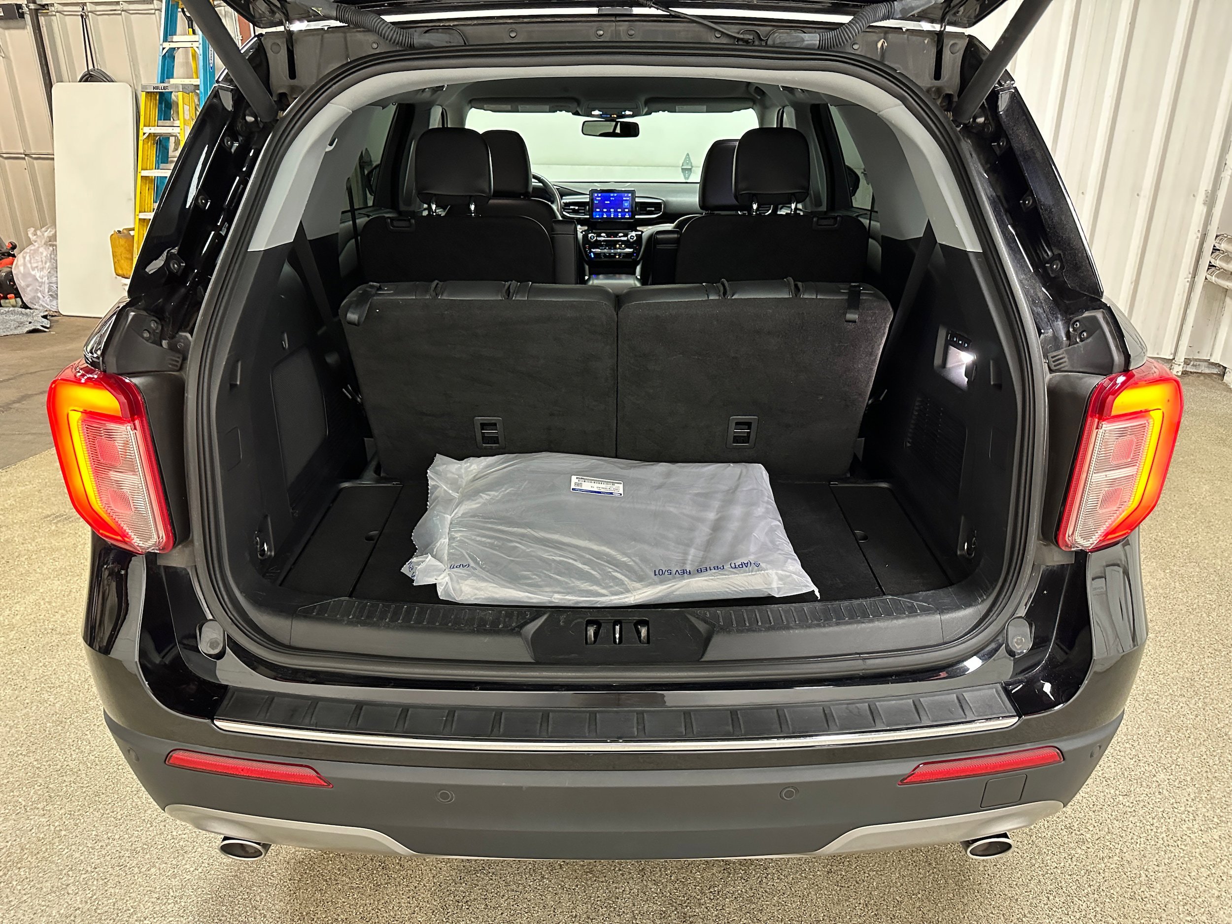 Certified 2023 Ford Explorer Limited w/ Equipment Group 301A AWD/4WD image 33