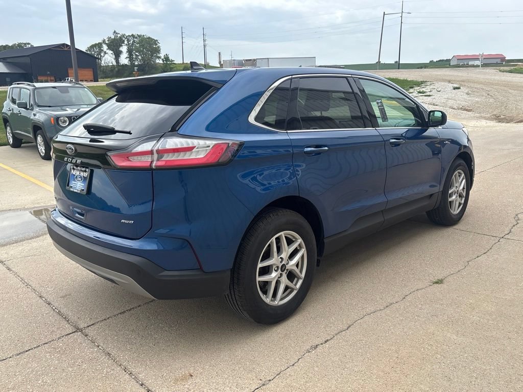 Certified 2023 Ford Edge SEL w/ Convenience Package AWD/4WD image 4