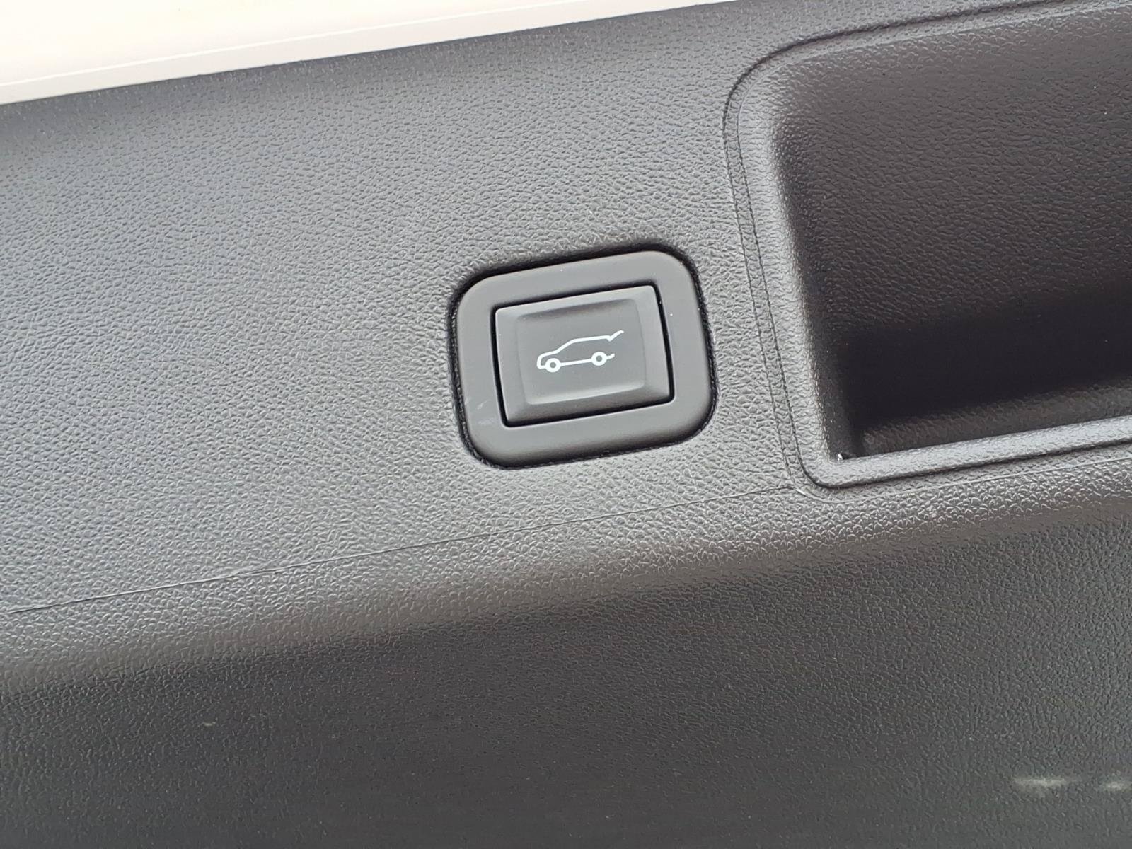Used 2024 GMC Terrain SLE w/ Driver Convenience Package FWD image 25