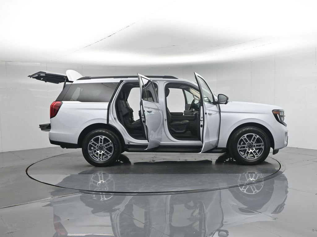Certified 2025 Ford Expedition Active AWD/4WD image 5