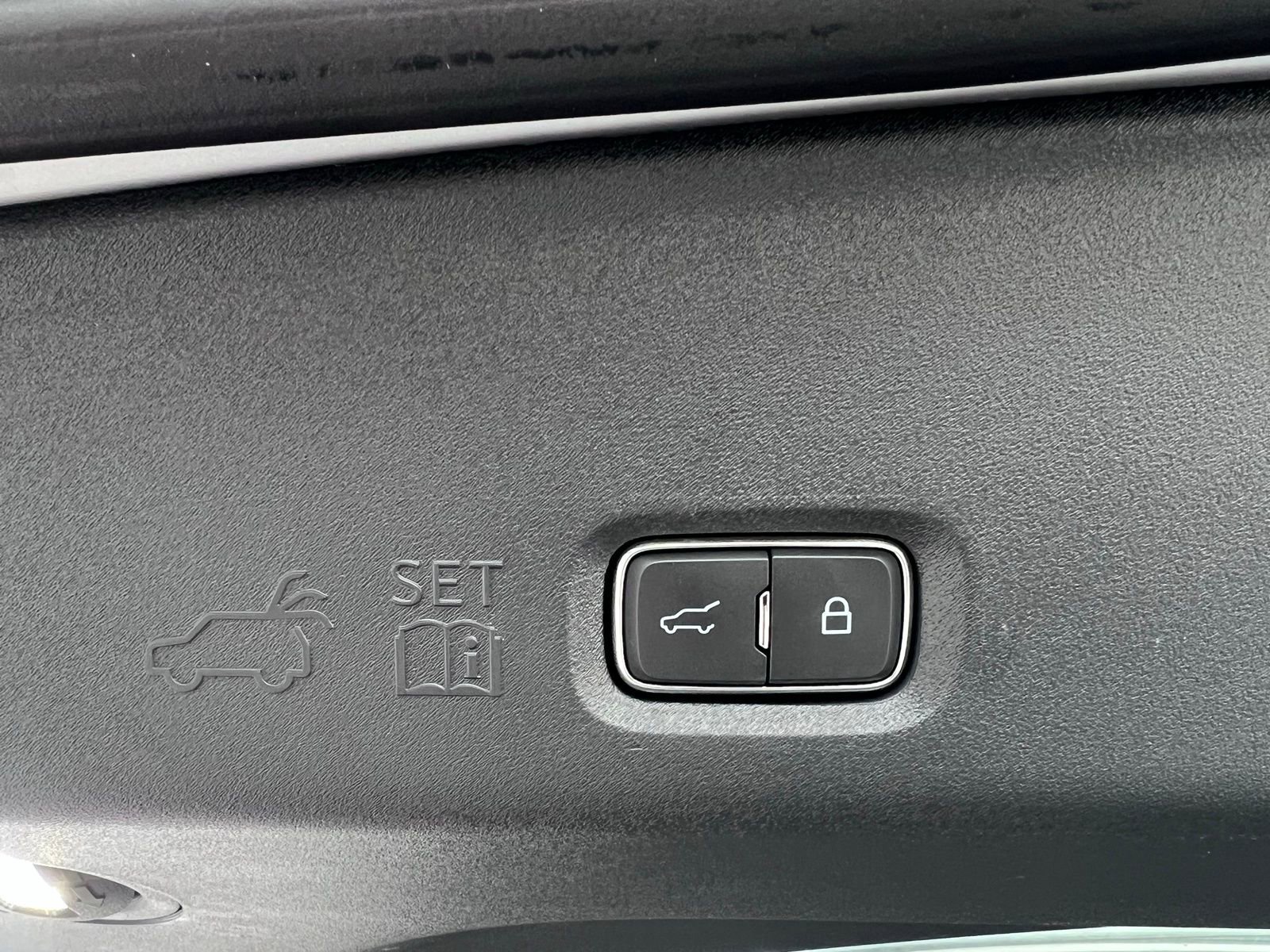 Certified 2025 Ford Expedition Platinum AWD/4WD image 17