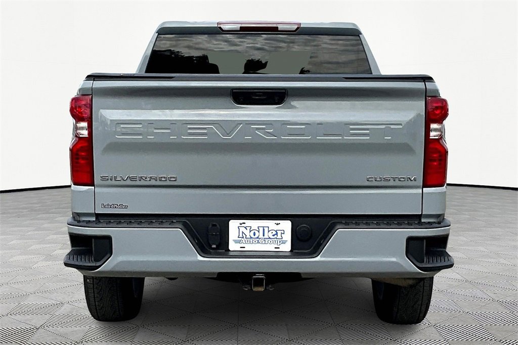 Used 2024 Chevrolet Silverado 1500 Custom image 3
