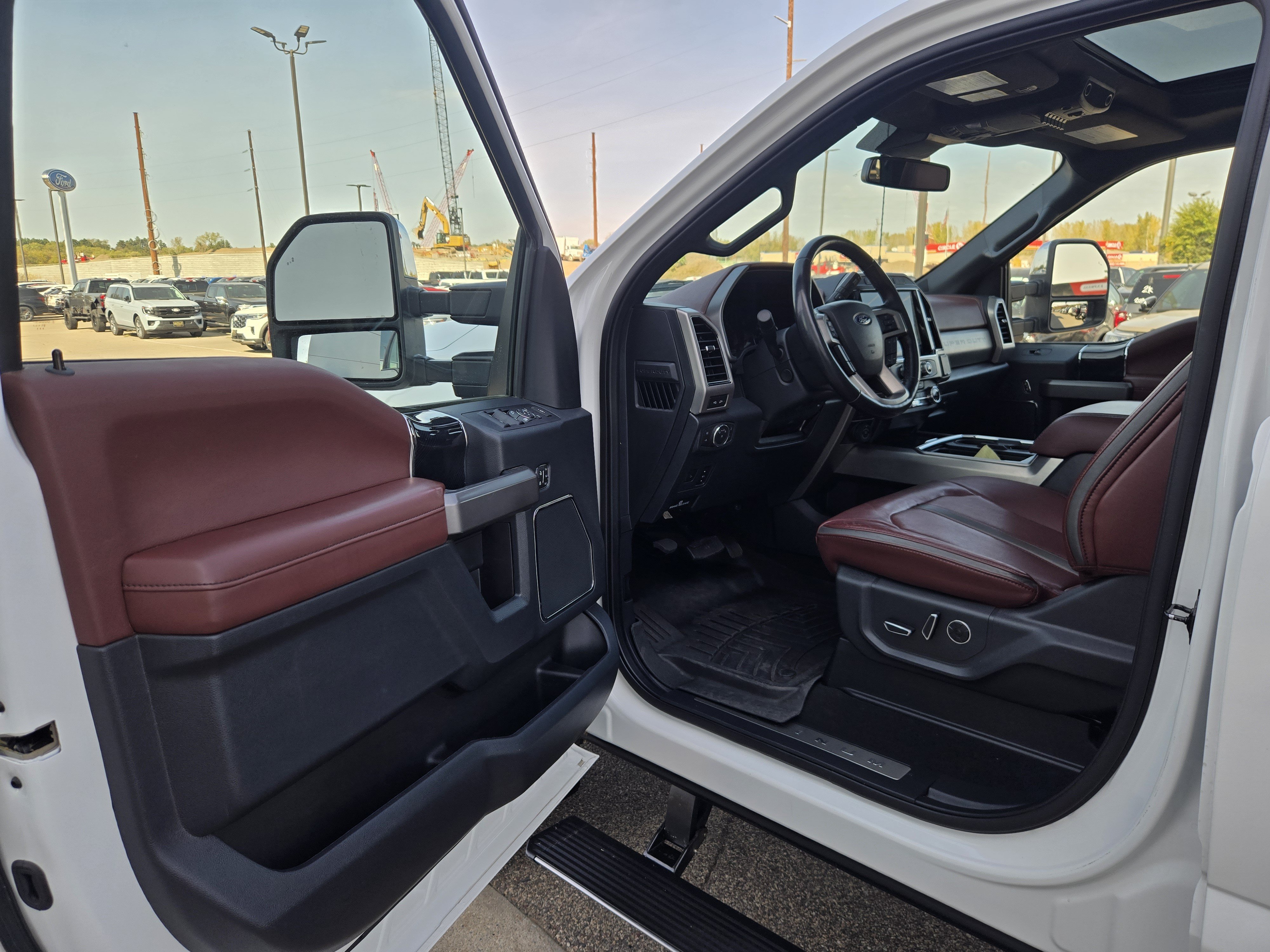 Certified 2022 Ford F250 Platinum w/ FX4 Off-Road Package AWD/4WD image 11