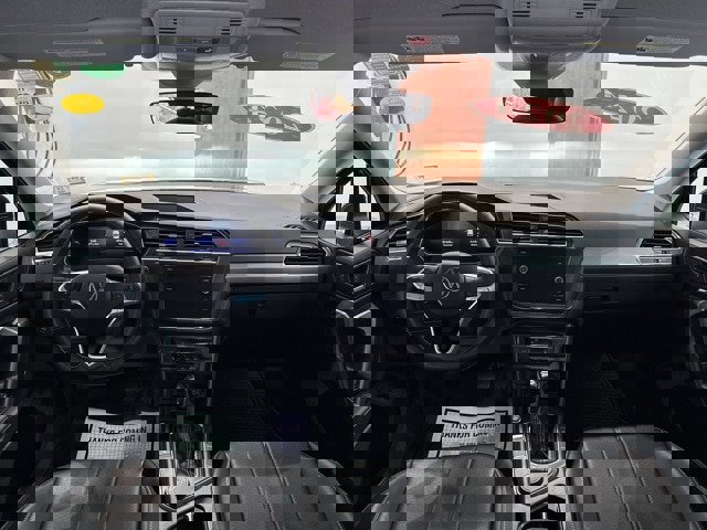 Used 2024 Volkswagen Tiguan SE image 40