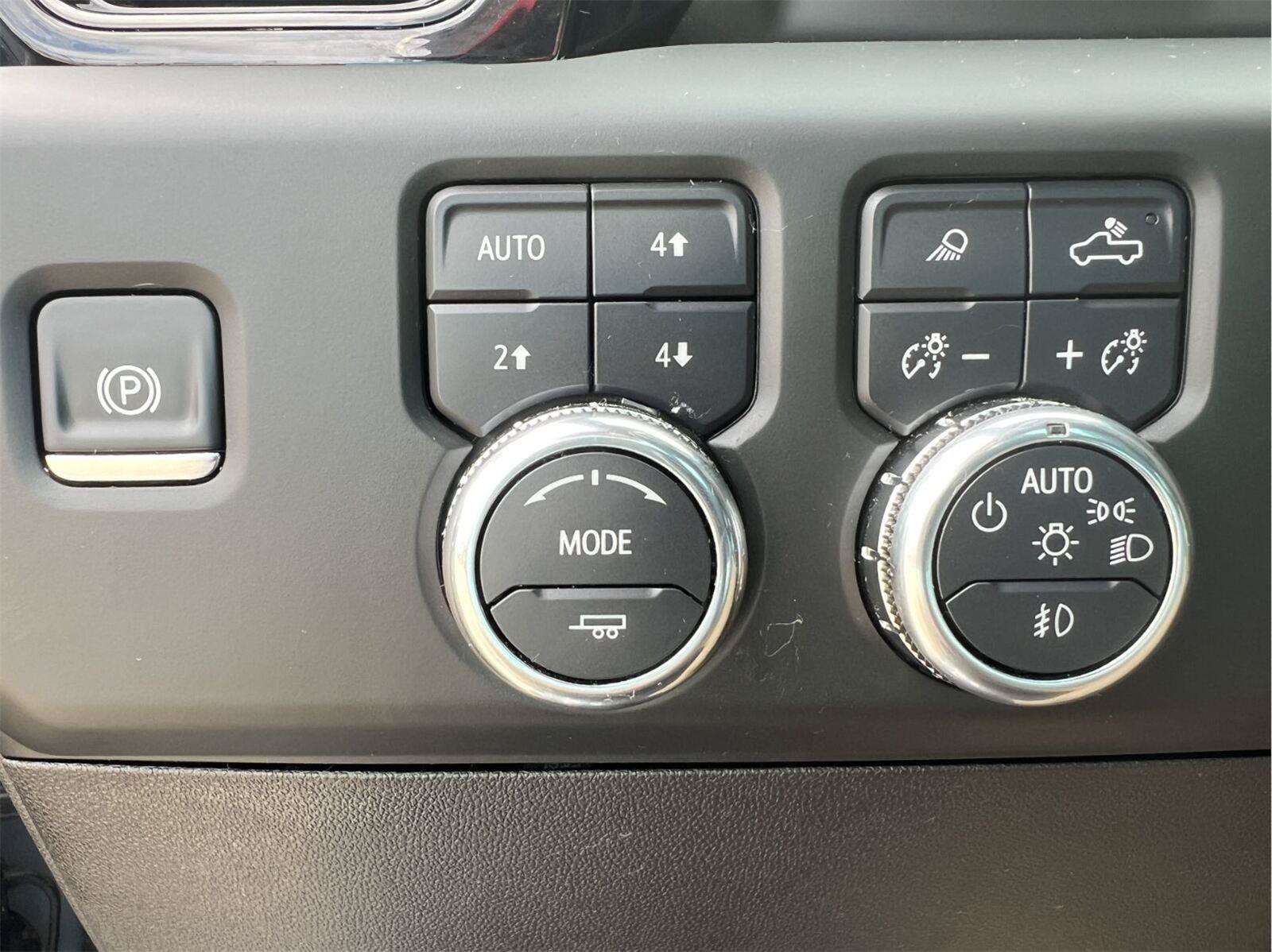 Used 2024 GMC Sierra 1500 AT4 w/ Technology Package AWD/4WD image 44