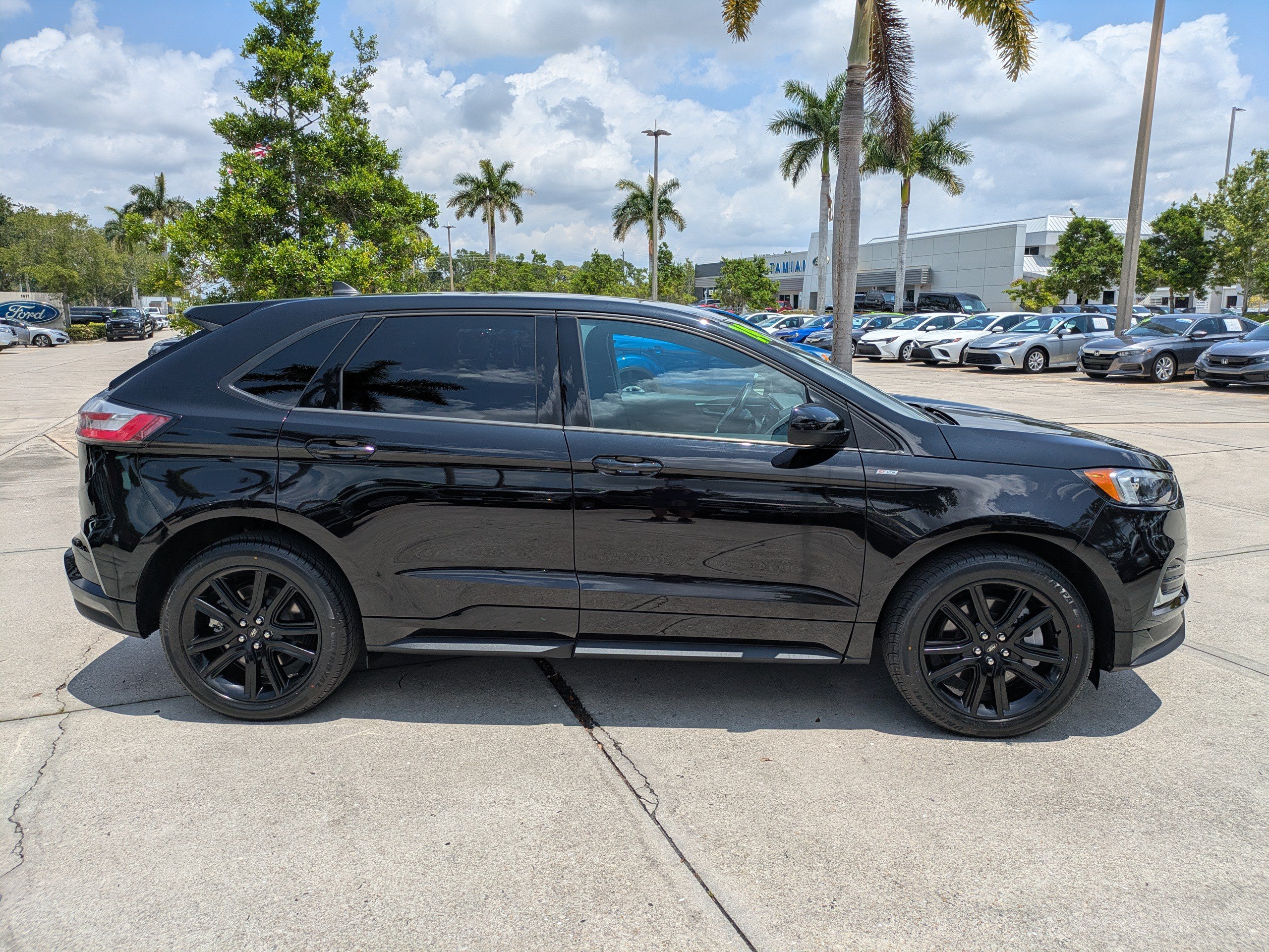 Certified 2024 Ford Edge ST-Line AWD/4WD image 3