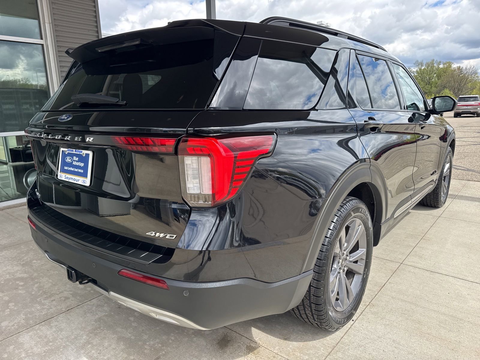 Certified 2025 Ford Explorer Active w/ Active Comfort Package AWD/4WD image 8