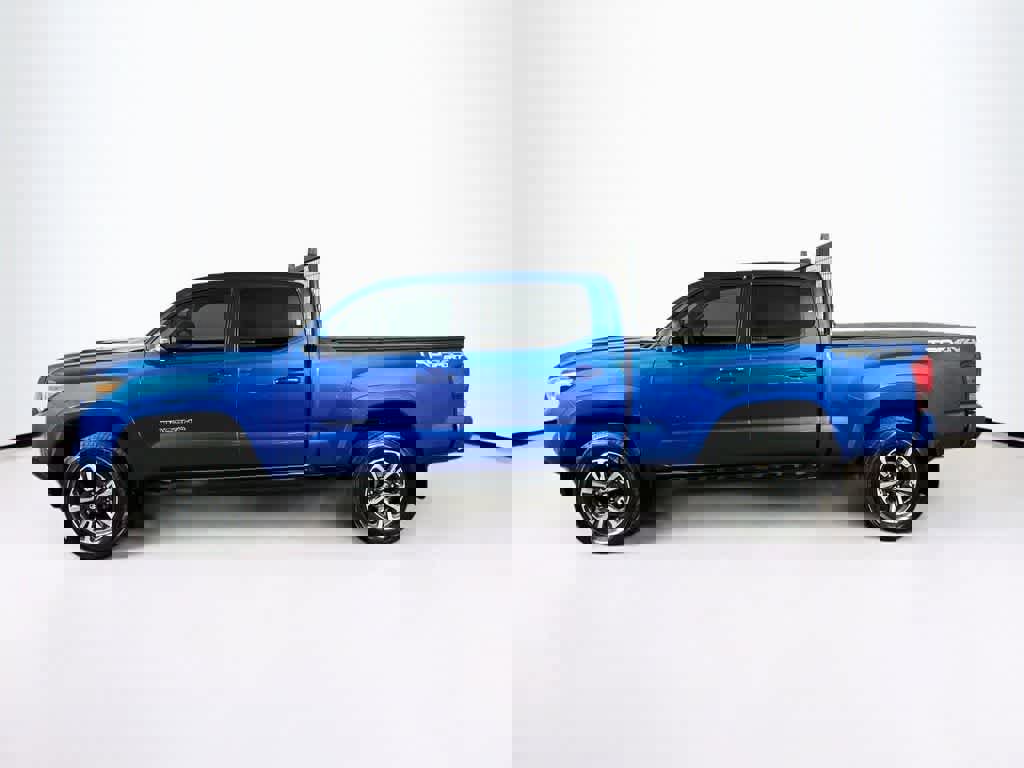 Used 2017 Toyota Tacoma 4x4 Double Cab image 2