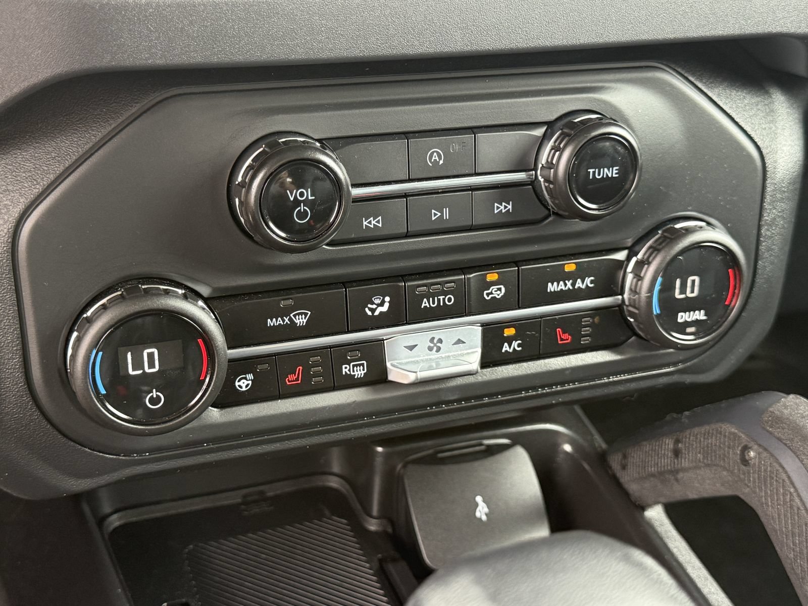 Certified 2025 Ford Bronco Badlands AWD/4WD image 28