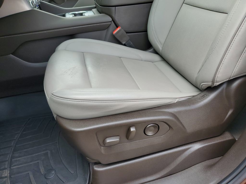 Used 2022 GMC Yukon SLT w/ SLT Luxury Package AWD/4WD image 18