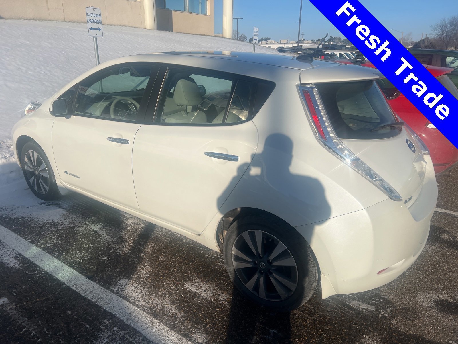 Used 2017 Nissan Leaf SV image 2