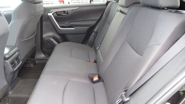 Used 2020 Toyota RAV4 LE image 11
