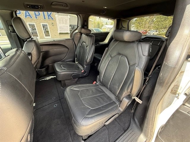 Used 2020 Chrysler Pacifica Touring-L AWD/4WD image 7