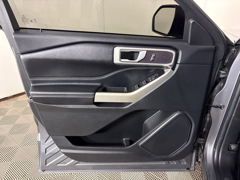 Certified 2022 Ford Explorer XLT RWD image 16