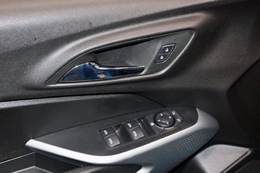 Used 2025 Chevrolet Trax LS FWD image 22