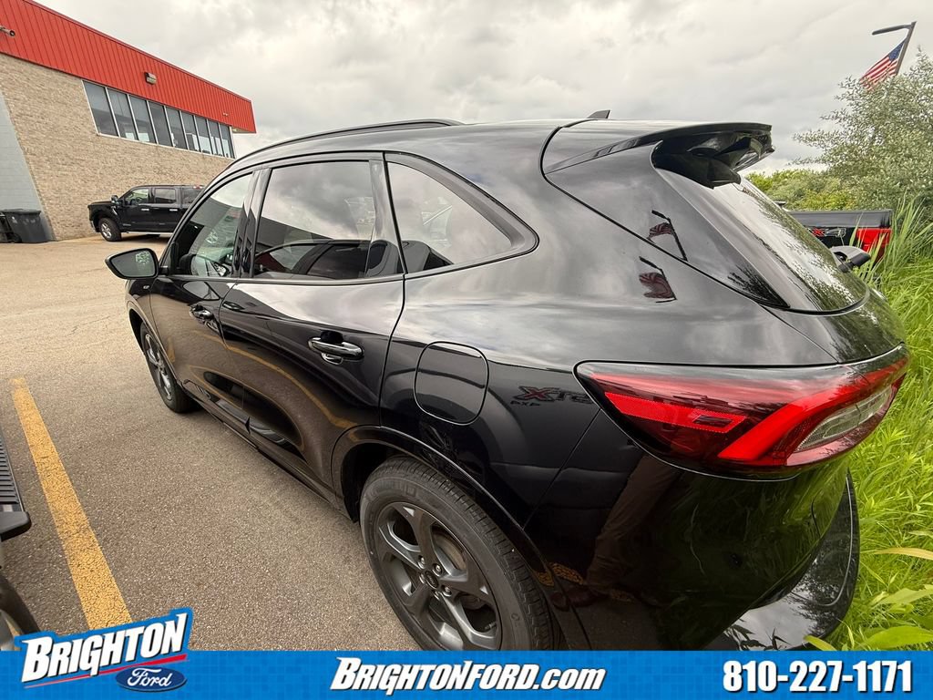 Certified 2023 Ford Escape ST-Line w/ Tech Pack #1 AWD/4WD image 6