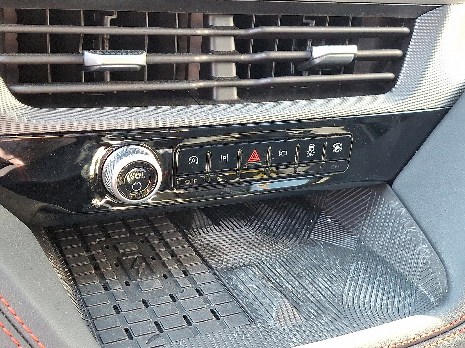 Certified 2025 Ford Explorer ST w/ Sun And Sound Package image 18