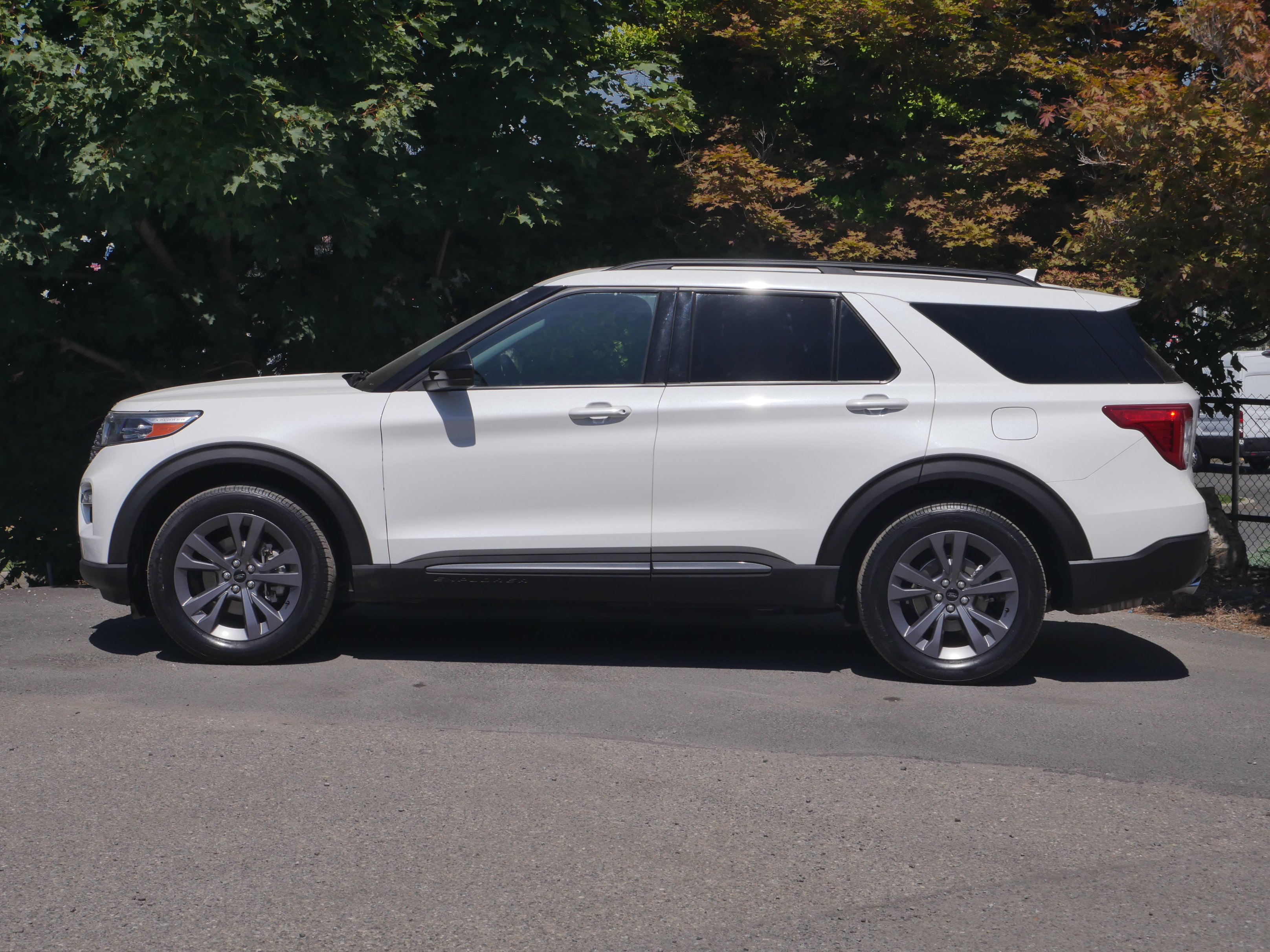 Certified 2023 Ford Explorer XLT w/ Equipment Group 202A AWD/4WD image 17