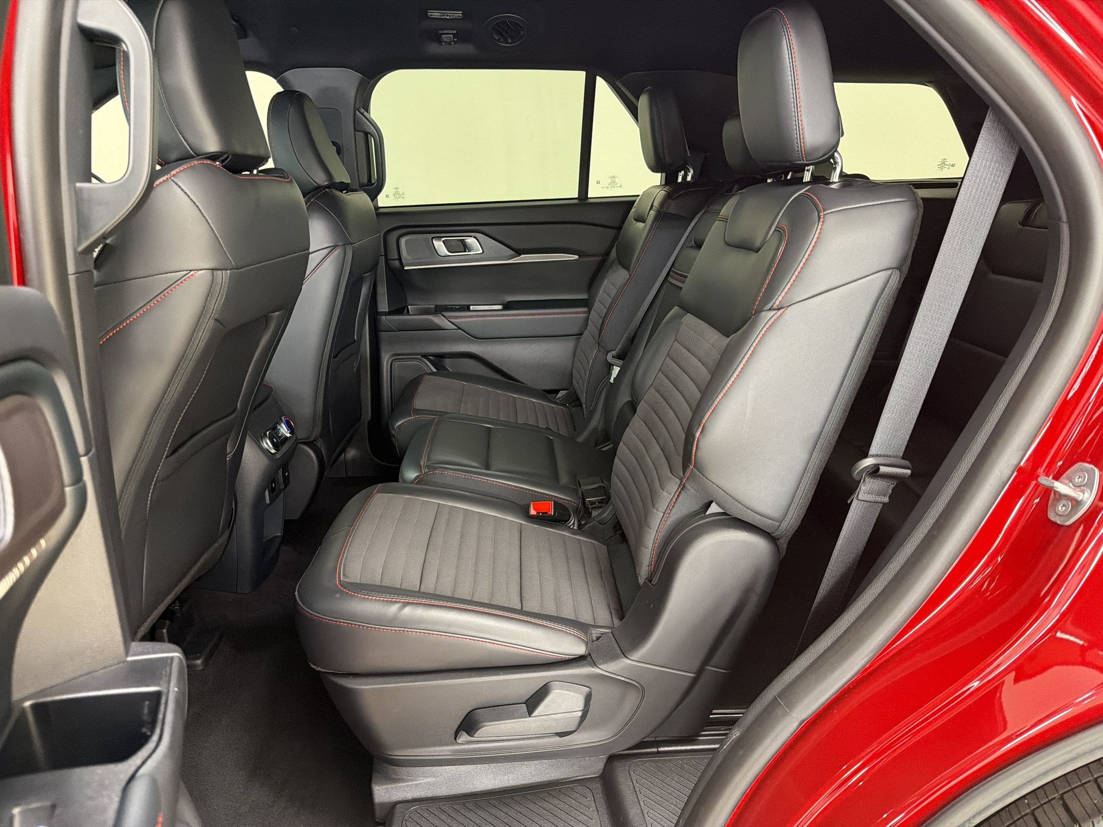 Certified 2025 Ford Explorer ST-Line RWD image 25