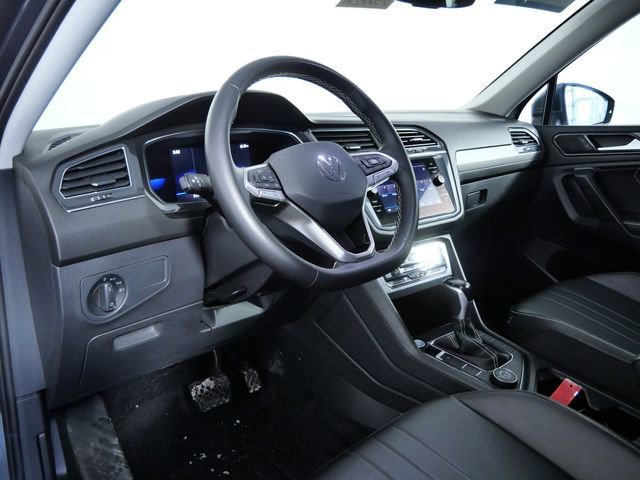 Used 2022 Volkswagen Tiguan SE image 16