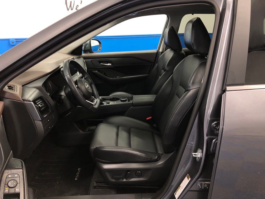 Used 2022 Nissan Rogue SV w/ SV Premium Package image 11