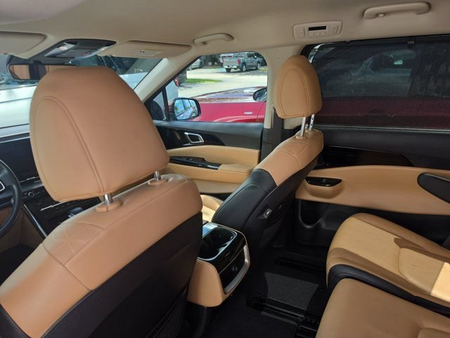 Used 2024 Kia Carnival EX FWD image 9