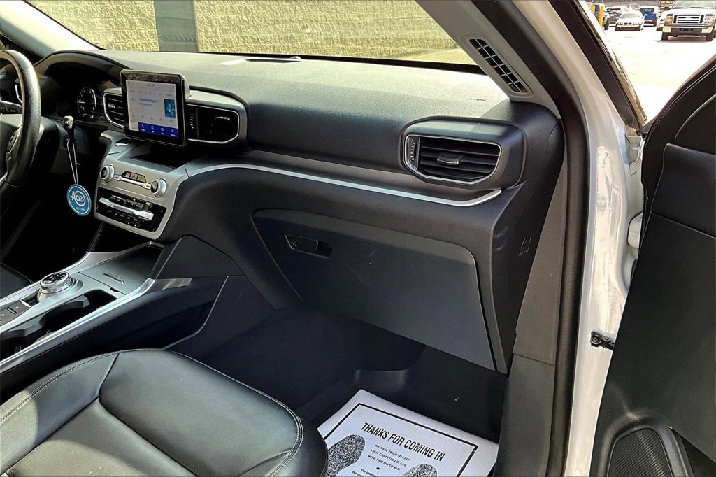 Certified 2022 Ford Explorer XLT w/ Equipment Group 202A image 15