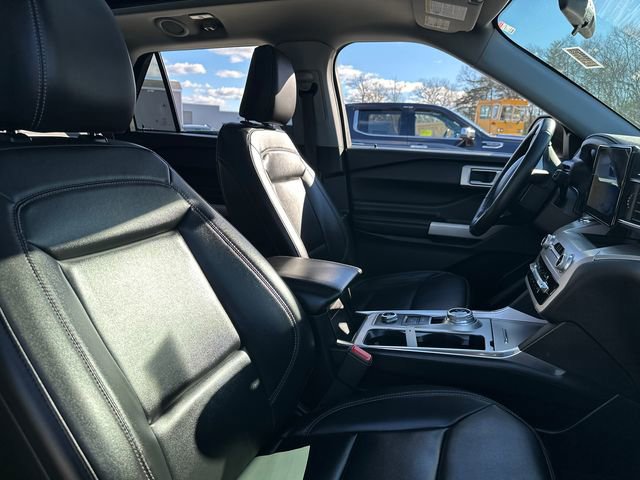 Certified 2022 Ford Explorer XLT w/ Equipment Group 202A image 19
