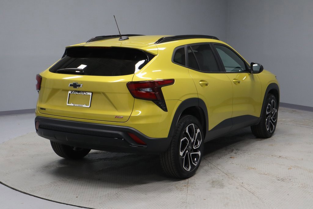 Used 2024 Chevrolet Trax RS w/ Driver Confidence Package image 5