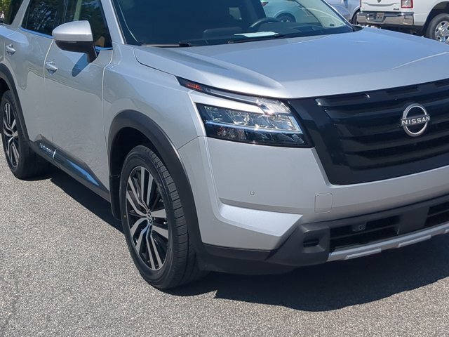Used 2024 Nissan Pathfinder Platinum AWD/4WD image 10