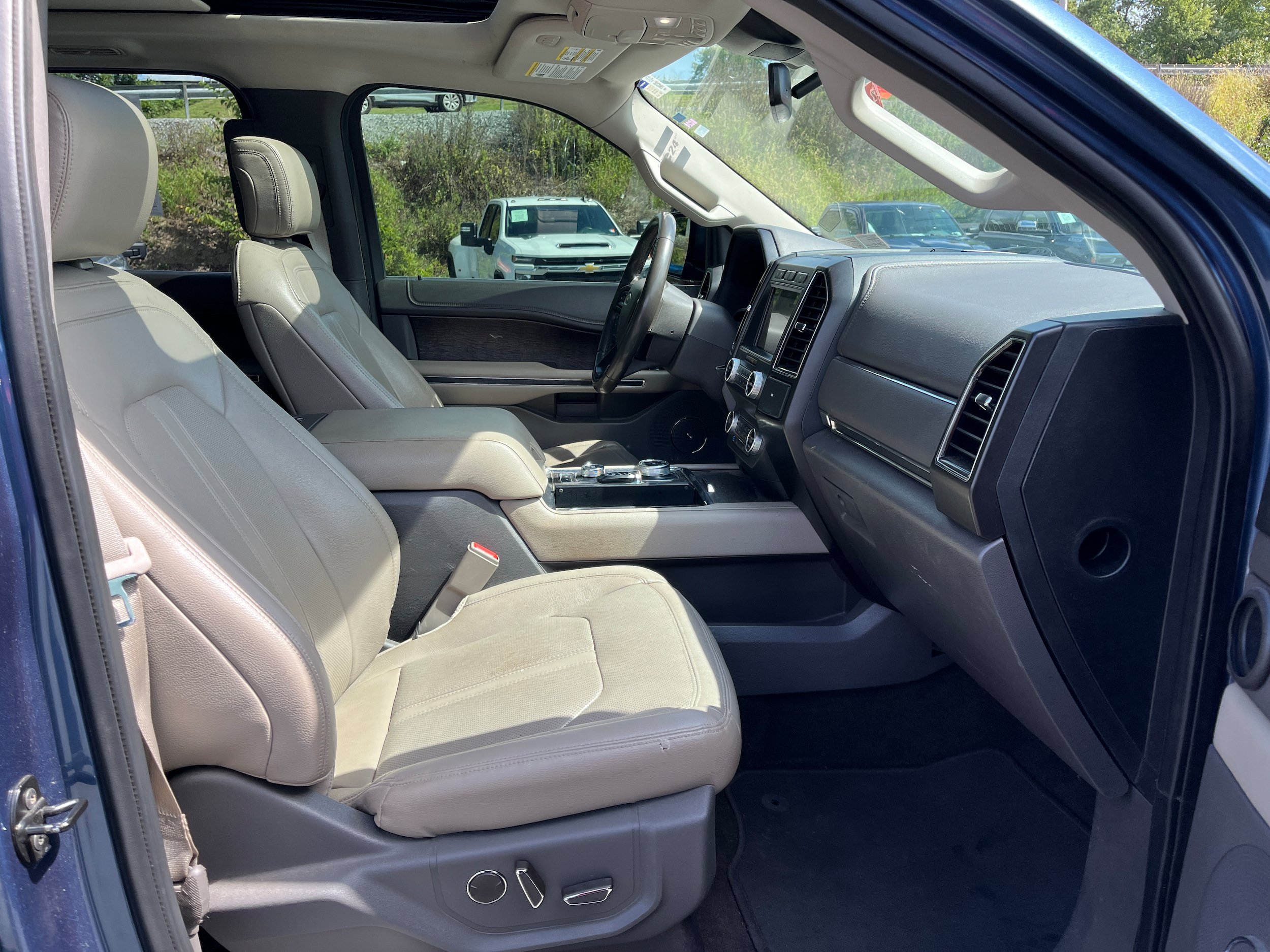 Certified 2019 Ford Expedition Limited w/ Equipment Group 301A AWD/4WD image 4