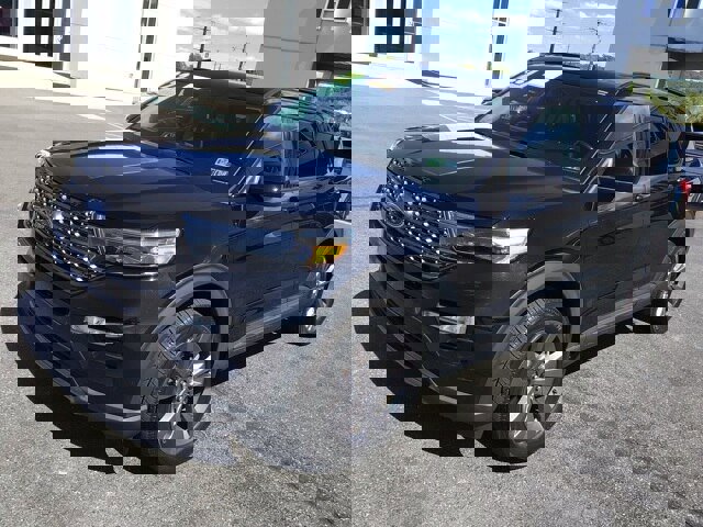 Certified 2022 Ford Explorer XLT w/ Equipment Group 202A image 2