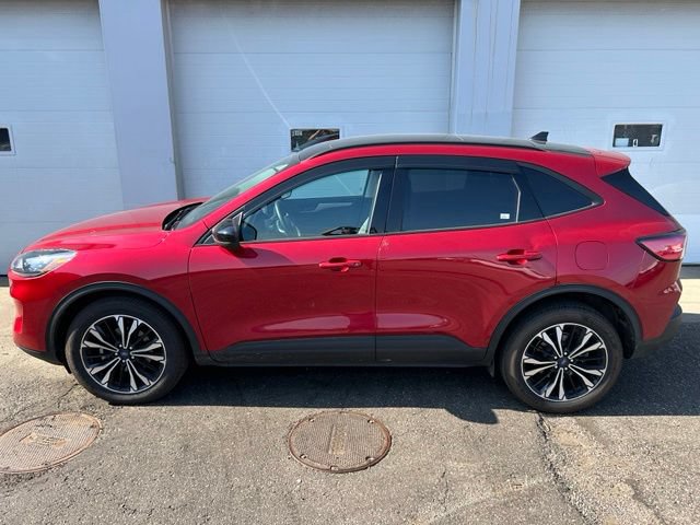 Certified 2022 Ford Escape SE w/ SE Sport Appearance Package AWD/4WD image 3