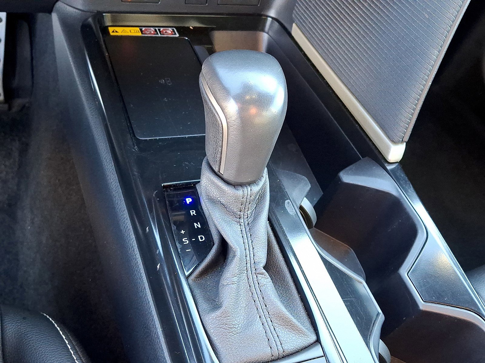 Used 2025 Toyota Camry SE FWD image 13