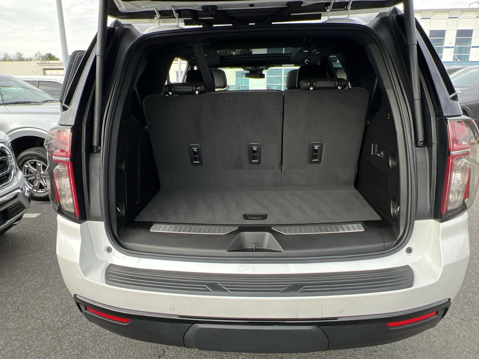 Used 2023 Chevrolet Tahoe Z71 w/ Luxury Package image 26