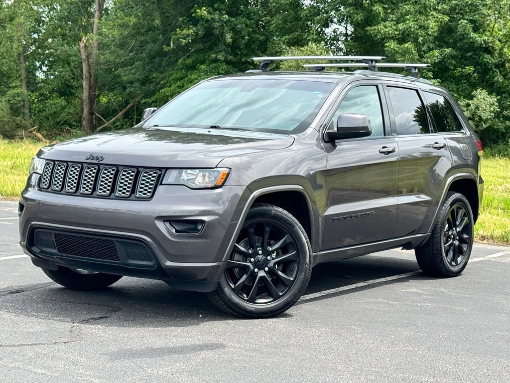 Used 2020 Jeep Grand Cherokee Altitude AWD/4WD image 2