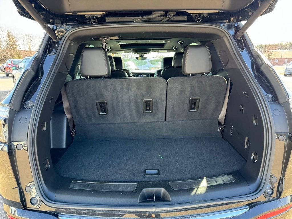 Used 2023 Buick Enclave Avenir image 7