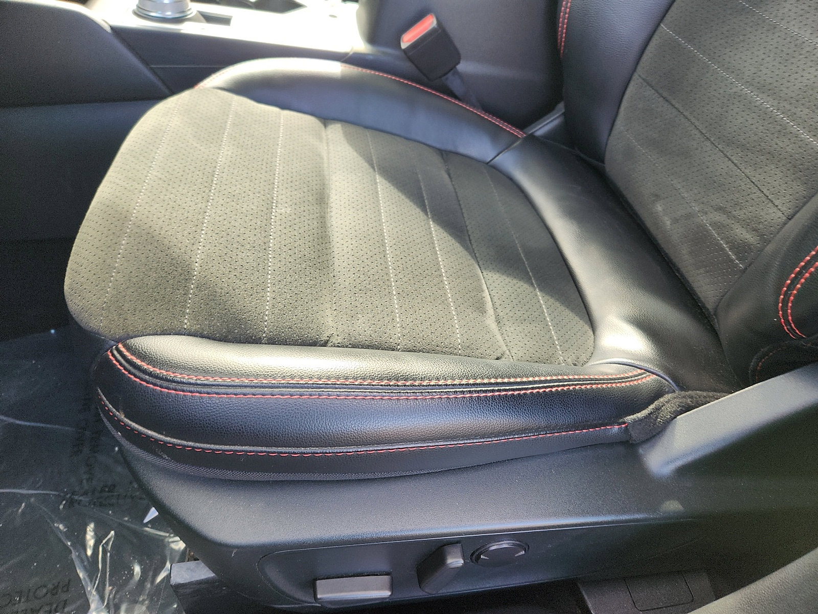 Certified 2022 Ford Escape SEL w/ SEL Stealth AWD Package image 26