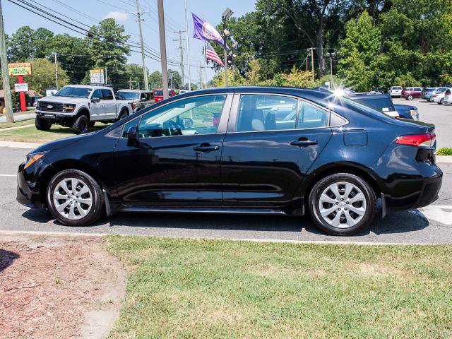 Used 2025 Toyota Corolla LE FWD image 3
