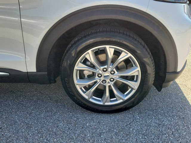 Certified 2022 Ford Explorer XLT w/ Equipment Group 202A RWD image 12