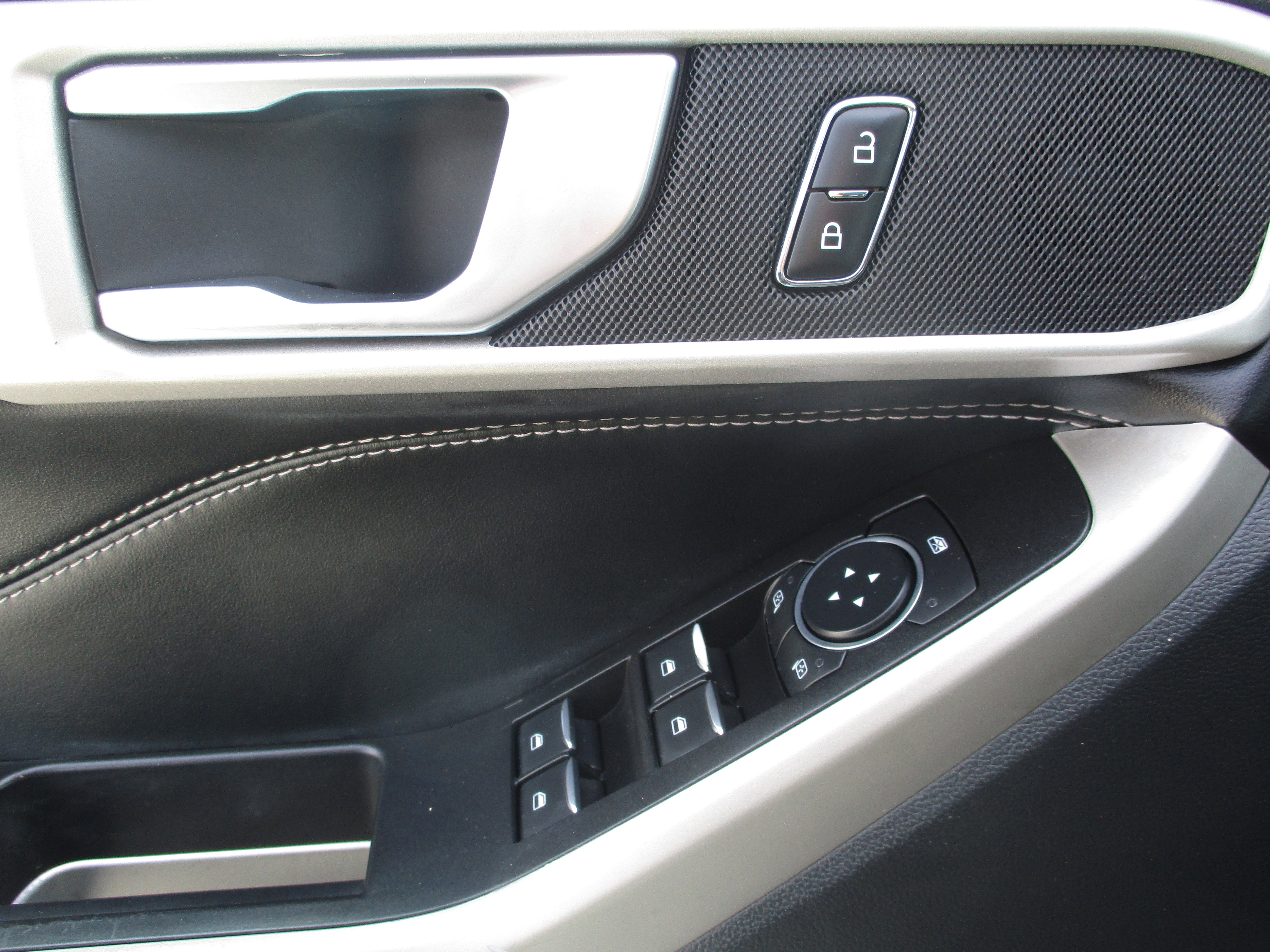 Certified 2022 Ford Explorer XLT image 15